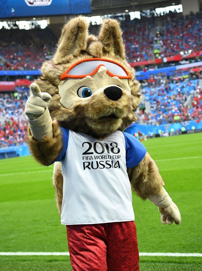 Maskot šampionátu Zabivaka v zápase Maroko - Írán na MS 2018