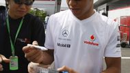 Lewis Hamilton miluje Japonsko a japonské fanoušky. Vloni ve Fudži vyhrál. Co předvede letos?