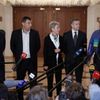 Jednání v Minsku: zleva Leonid Kučma, Alexandr Zacharčenko, Heidi Tagliaviniová, Michail Zurabov a Igor Plotnickij.