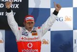 Lewis Hamilton z McLarenu se raduje z třetího místo ve Velké ceně Austrálie.