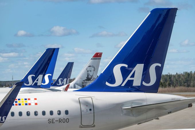 Letadla aerolinií Scandinavian Airlines (SAS) na stockholmském letišti Arlanda