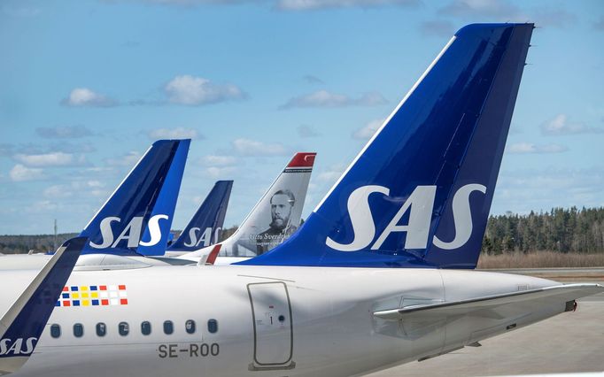 Letadla aerolinií Scandinavian Airlines (SAS) na stockholmském letišti Arlanda