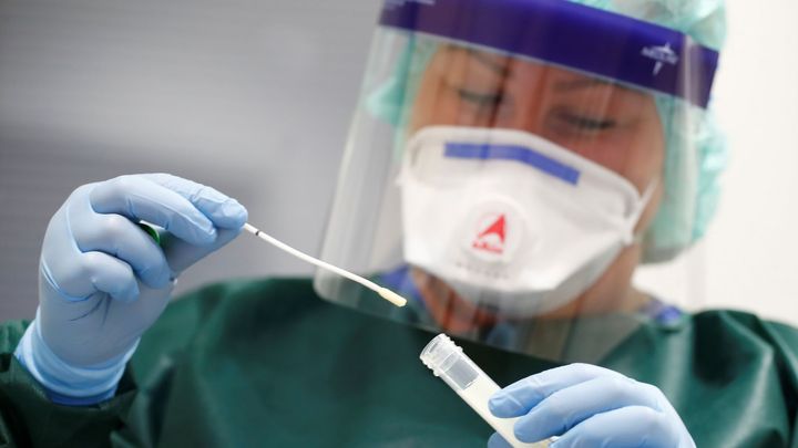 Vakcína na koronavirus se začala testovat na lidech, vývoj postupuje nevídaně rychle