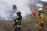 Požáry si vyžádaly jeden lidský život. Do akce proti živlu bylo povoláno přes sedm set hasičů.