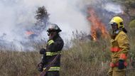 Požáry si vyžádaly jeden lidský život. Do akce proti živlu bylo povoláno přes sedm set hasičů.