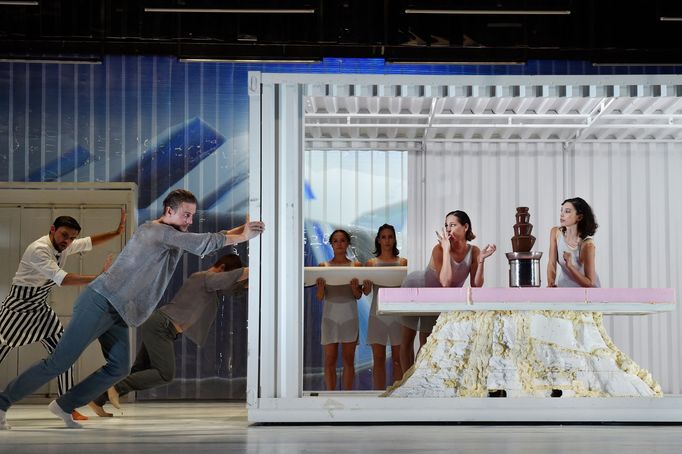 Snímek ze zkoušky inscenace Bon Appétit.