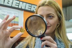 Krásná, ale těžká. Sochař se s "antickou" hlavou Kvitové pořádně nadřel