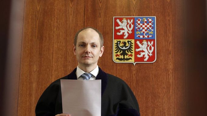 Předseda ústeckého okresního soudu Lubomír Hrbek připouští, že v případě soudce Pavla Kuděly by byl na místě návrh na druhý kárný trest.