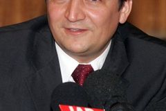 Polský ministr financí Mikosz odstoupil