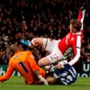 Arsenal vs Porto: Aršavin nakopává Heltona
