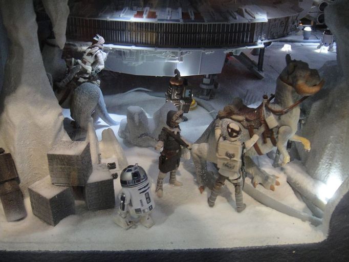 Star Wars Celebration V - Hasbro booth - Hoth Echo Base diorama