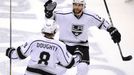 Doughty a Stoll se radují v zápase Phoenix Coyotes - LA Kings.