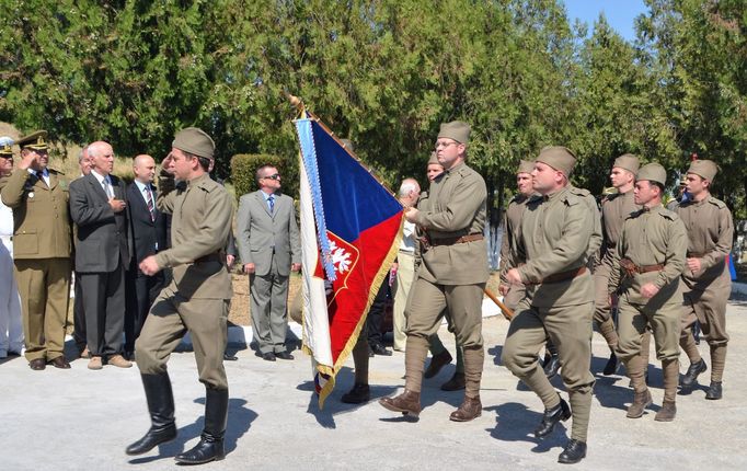 Jednotka Čs. obce legionářské v dobových uniformách československých dobrovolníků v srbské armádě.