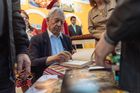 V Pandora Papers figuruje držitel Nobelovy ceny za literaturu Mario Vargas Llosa