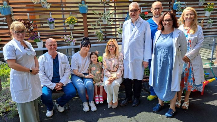 Sedmiletá dívka má jako první dítě v Polsku srdce od dárce z ciziny, přišlo z Česka