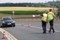 Německo zavádí kontroly na hranicích, Rakousko odmítnuté migranty přijímat nebude