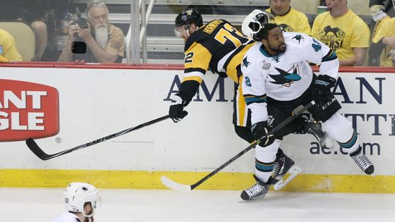 V boj o Stanley Cup přituhuje. Hráči Sharks dnes zmobilizovali všechny síly a ve finále NHL odvrátili první mečbol PIttsburghu.