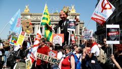 Protesty proti Macronovi Paříž