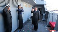 Severokorejský vůdce Kim Čong-un se zúčastnil slavnostního spuštění "nového víceúčelového torpédoborce", informovala státní agentura KCNA.
