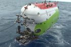 Čína spustila na dno Mariánského příkopu ponorku s třemi badateli