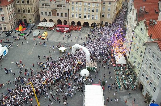 Tlačenice na Staroměstském náměstí