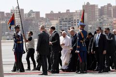 Všichni duchovní musejí odmítnout násilí a extremismus, vyzval papež František v Egyptě