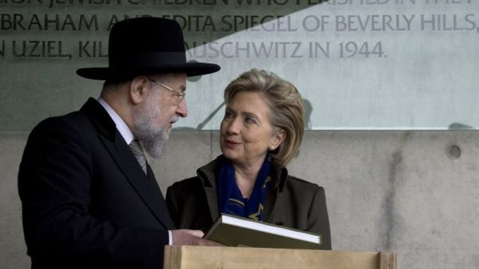 Hillary Clintonová v památníku holokaustu Jad Vašem v Jeruzalémě.