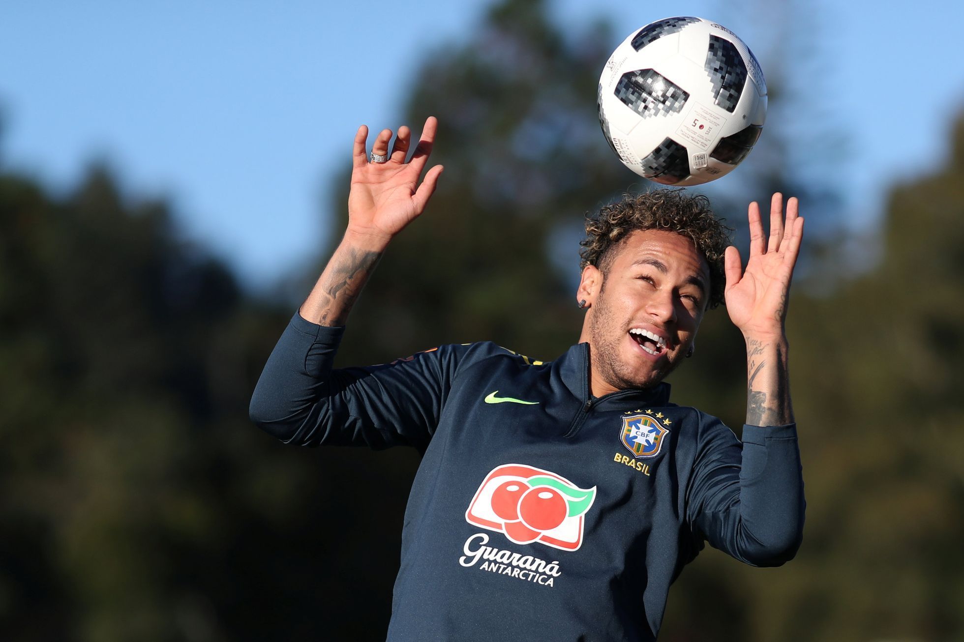 fotbal, MS 2018, Neymar při tréninku Brazílie