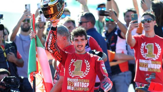 Francesco Bagnaia slaví titul mistra světa MotoGP 2022