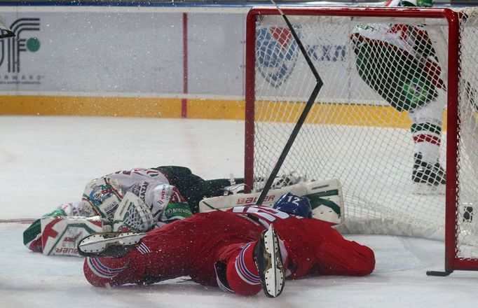 Hokej, KHL, Lev Praha - Kazaň: Jiří Novotný (12) - Konstantin Barulin