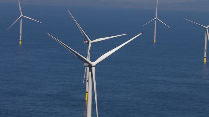 Nějvětší větrná farma světa startuje. Leží u Británie