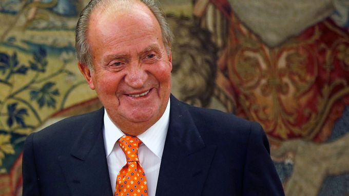 Bývalý španělský král Juan Carlos I. před rokem opustil Španělsko a od té doby žije ve Spojených arabských emirátech.