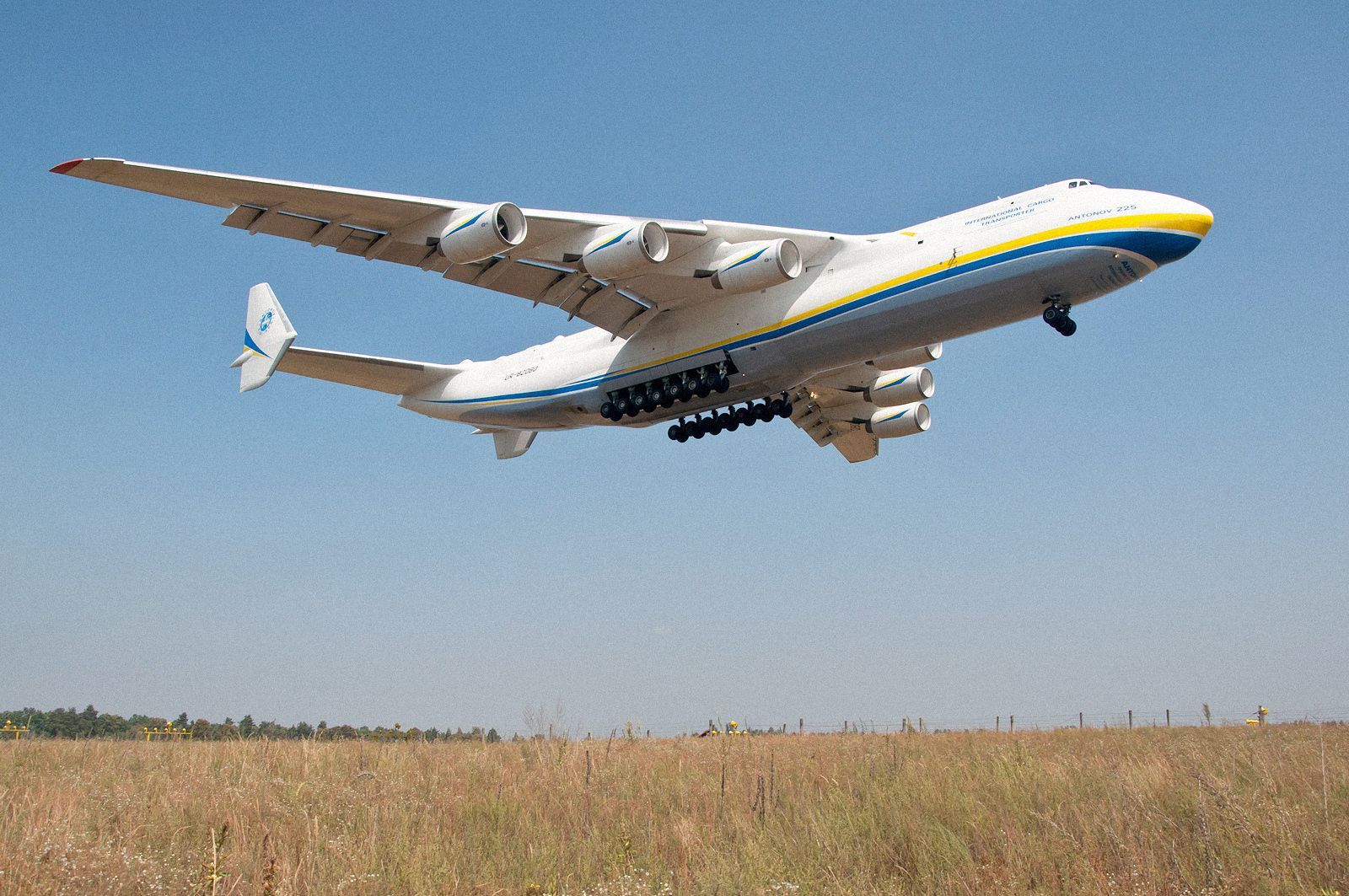 Fotogalerie / Ruský nákladní letoun Antonov An-225