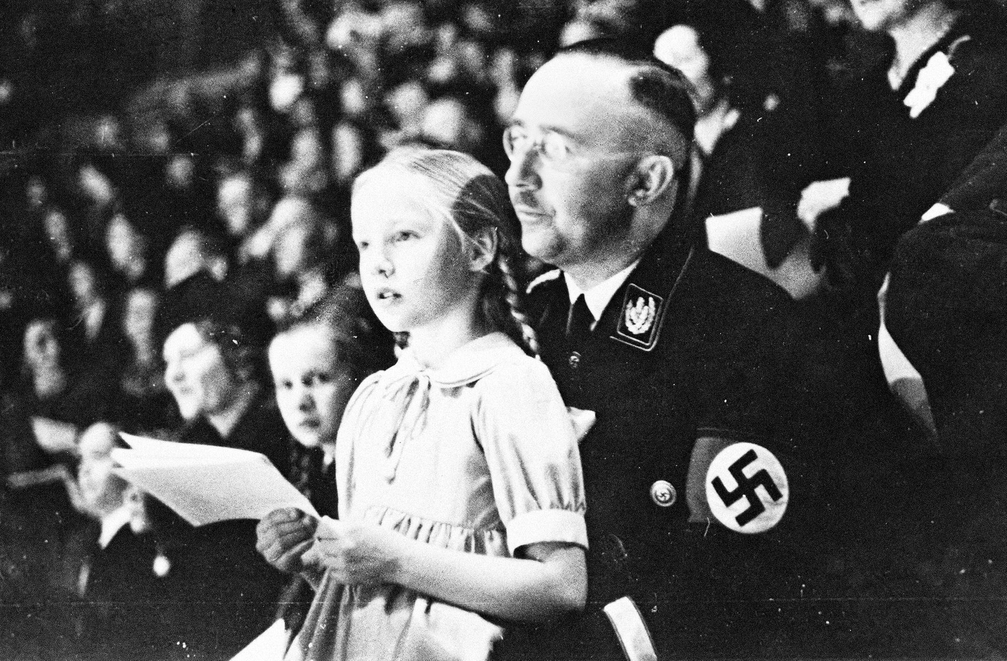 Jednorázové užití / Fotogalerie / 75 let od sebevraždy HH / USHMM