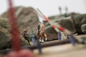 Obrazem: Výstava unikátních dioramat přibližuje velké dějiny v miniaturních scenériích