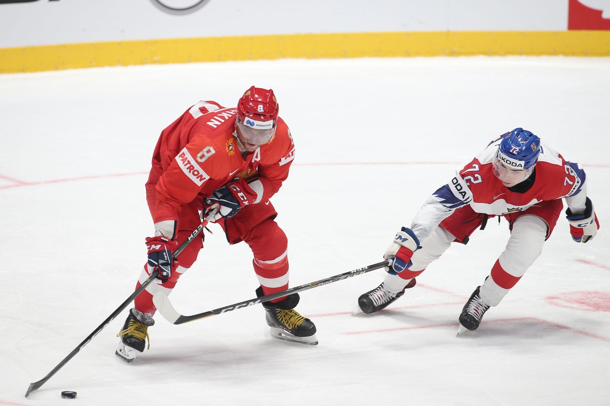 Alexandr Ovečkin a Filip Chytil v zápase Česko - Rusko na MS 2019