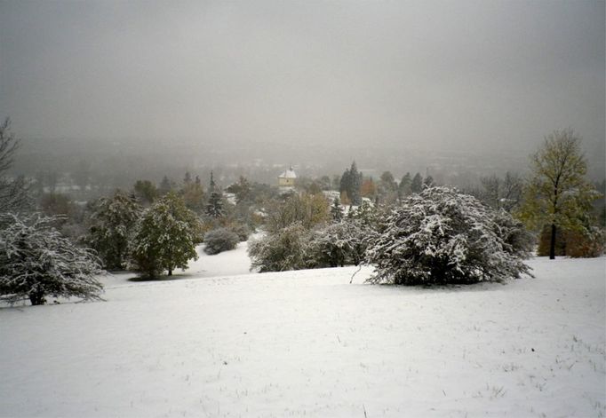 Vyhlídka v pražské Troji, 27.10. 2012 odpoledne, 8 cm sněhu