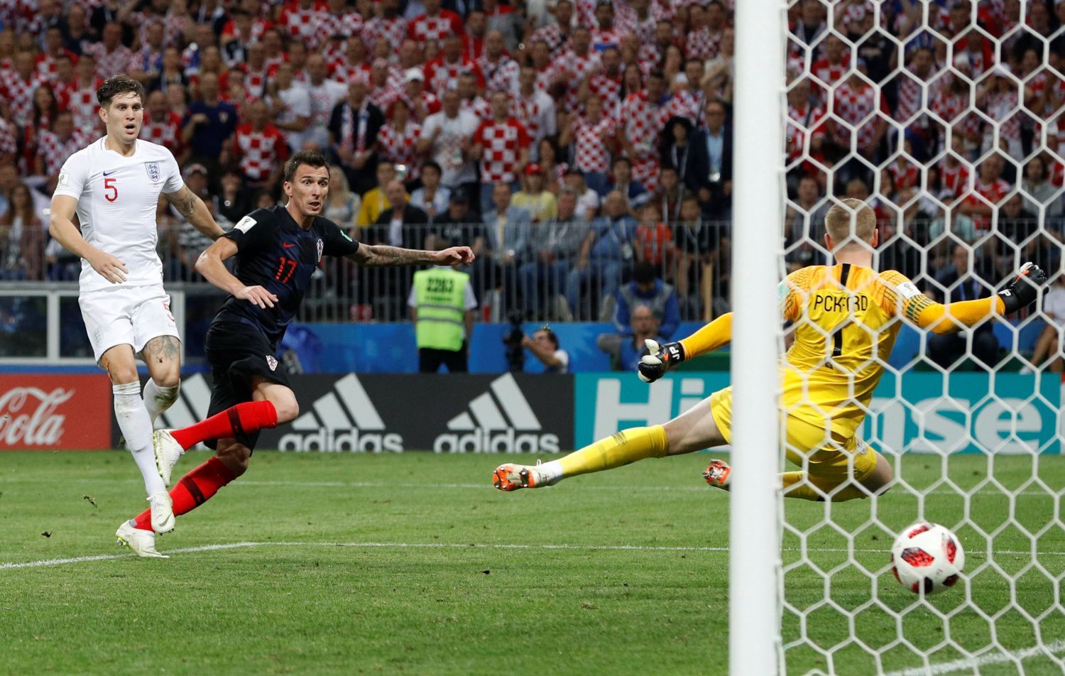 Mario Mandžukič dává gól v semifinále MS 2018 Chorvatsko - Anglie