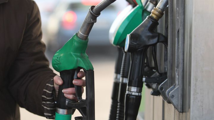 Benzin po zvýšení spotřební daně opět zdražil. Litr stojí v průměru 39 korun; Zdroj foto: René Volfík/Economia