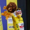Tadej Pogačar slaví triumf ve 20. etapě Tour de France