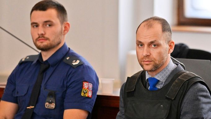 Lékař si má odpykat trest 28 let vězení.