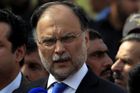 Pákistánský ministr vnitra přežil pokus o atentát