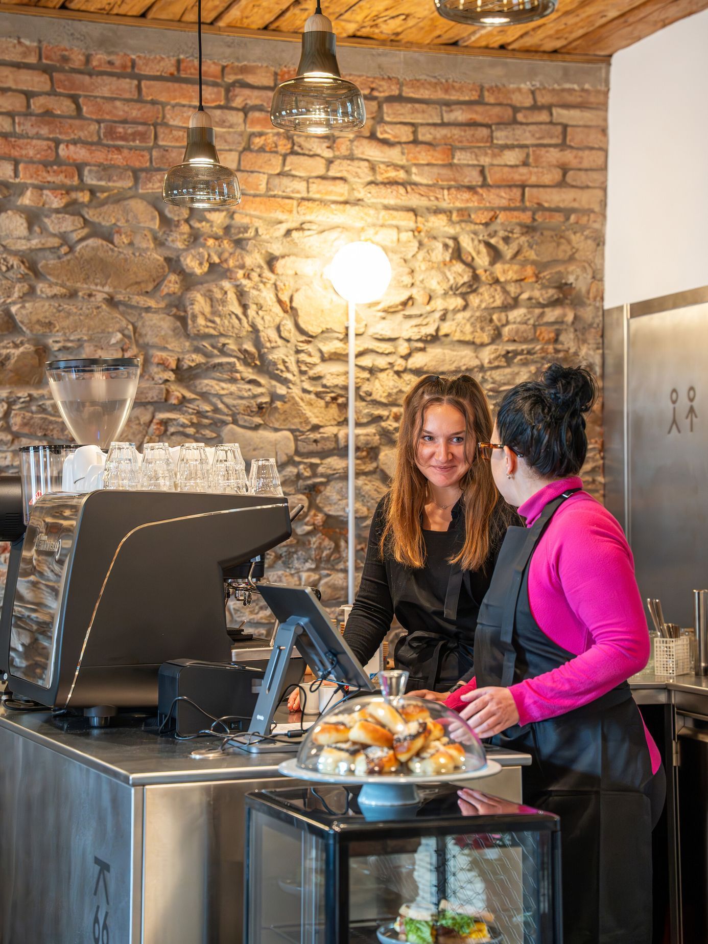 dům s kavárnou, domek, dům, kavárna, jóga, studio, přestavba, realizace, architektura