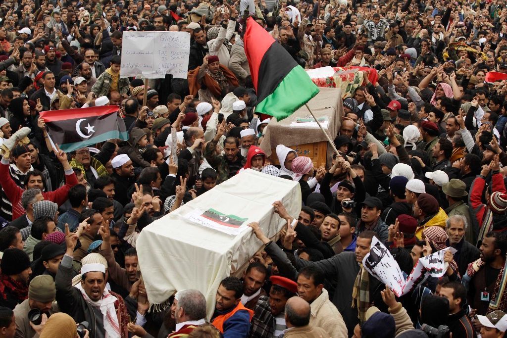 Fotografie z libyjských márnic: Kdo identifikuje mrtvé?