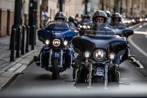 Harleye se valí do Prahy. Párty potrvá 48 hodin v kuse, pro ženy letos poprvé zdarma