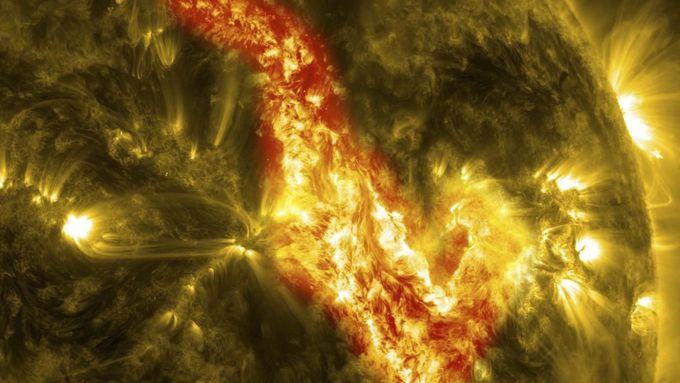 Unikátní snímky NASA: Sluneční erupce v detailu