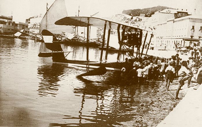 Hydroplán v přístavu, rok 1934