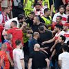 Konflikt českých a tureckých fanoušků během zápasu Eura 2024 Česko - Turecko