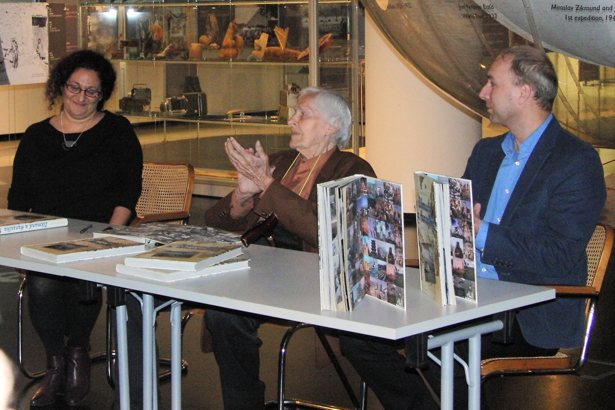 Cestovatel Miroslav Zikmund na křtu ve Zlíně (7. listopadu 2016)