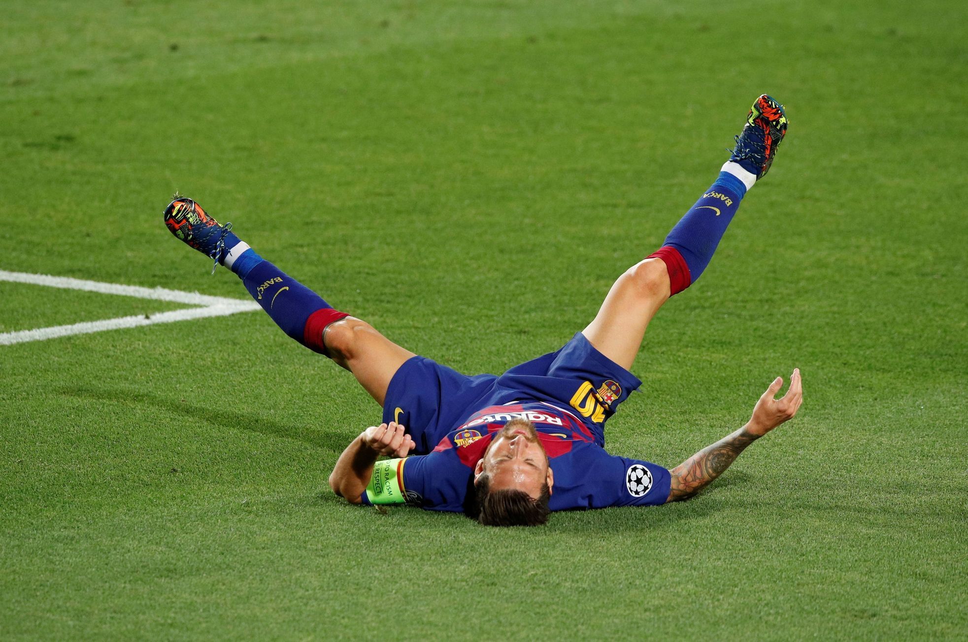 Lionel Messi v odvetném osmifinále Ligy mistrů Barcelona - Neapol